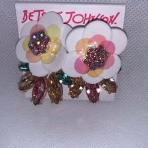 NWT Betsey Johnson WHITE PEDAL FLOWER LEAF EARRINGS